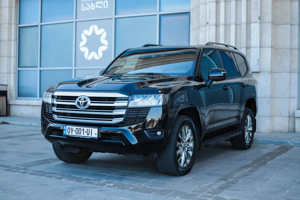 Toyota Land Cruiser 300 2022-6