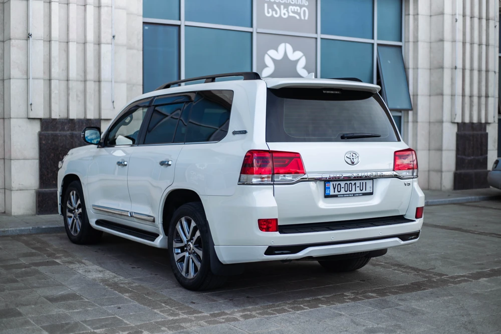 Toyota Land Cruiser 200 2018-1