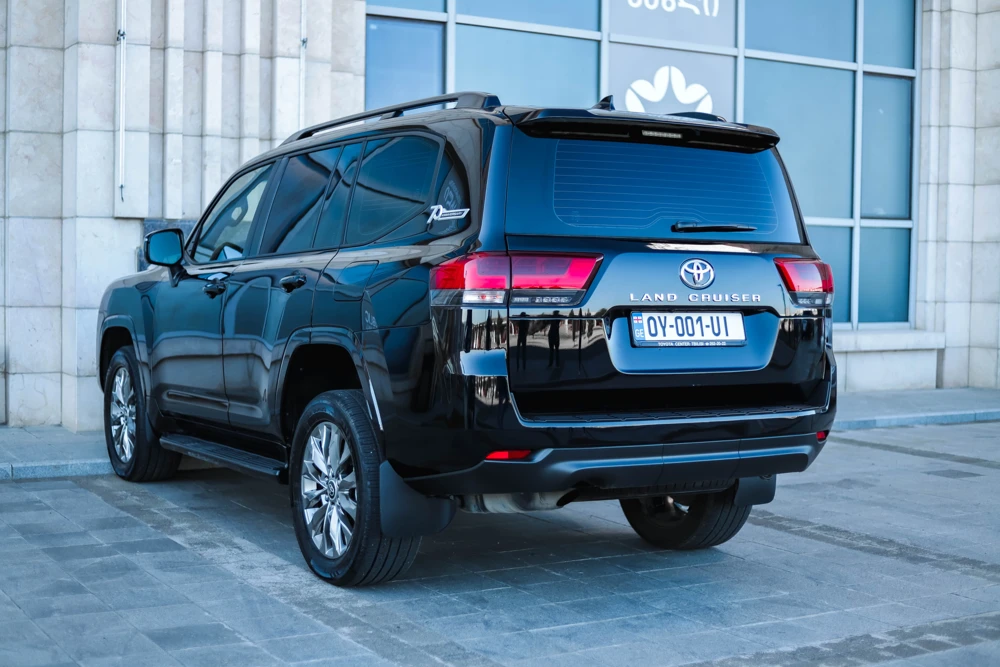 Toyota Land Cruiser 300 2022-3