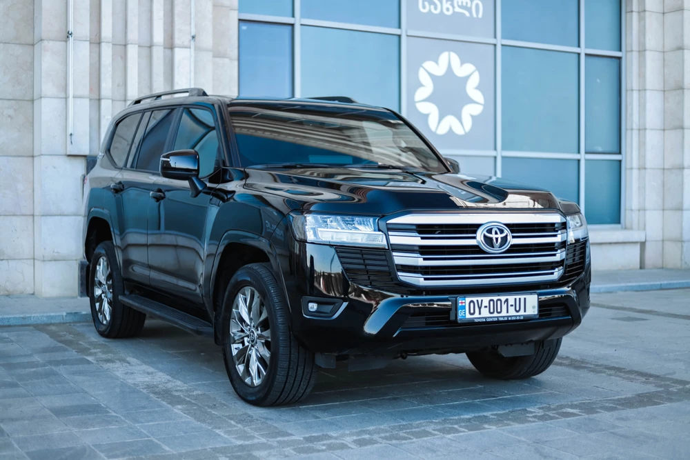 Toyota Land Cruiser 300 2022-5