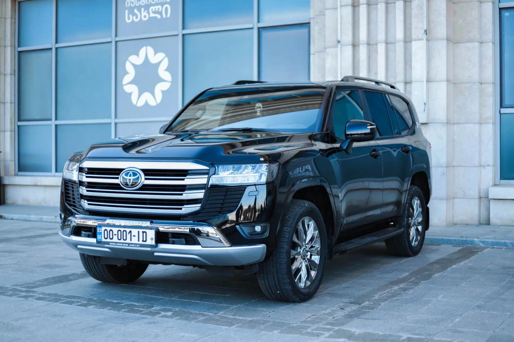Toyota Land Cruiser 300 2022-5